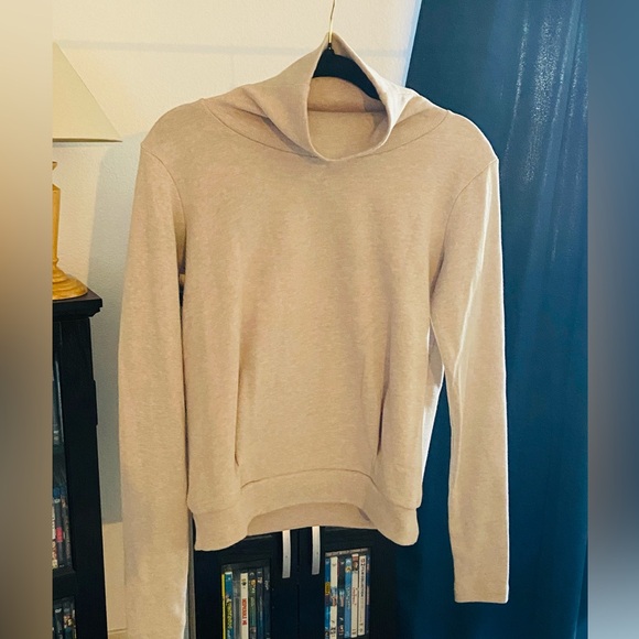 ALO Yoga Cream Turtleneck Sweater with Slim Fit and Soft Knit Material - Picture 1 of 4